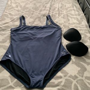 TYR Woman’s one piece bathing suit
